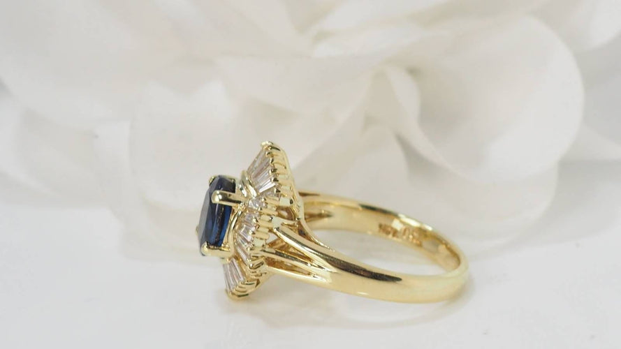 Bague 52.5 Bague jupe en or jaune, saphir ovale et diamants 58 Facettes 32000