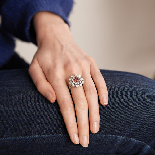 Bague 49.5 Bague marguerite, grenat, diamants 58 Facettes