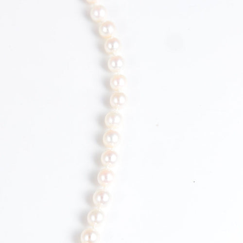 Collier Collier de perles de cultures blanches, fermoir diamants 58 Facettes