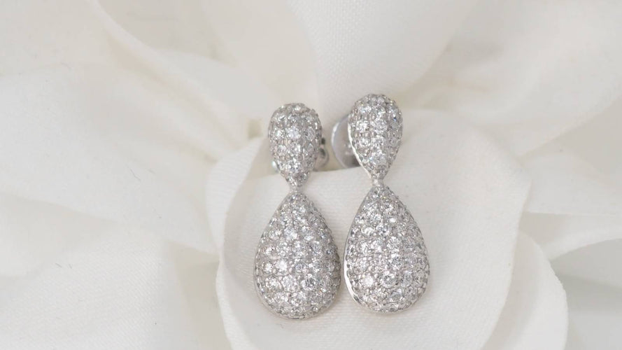 Boucles d'oreilles Pendants d'oreilles en or blanc et diamants 58 Facettes 32102
