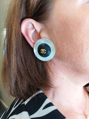 Boucles d'oreilles CLIPS SIGNÉS CHANEL 58 Facettes 065861