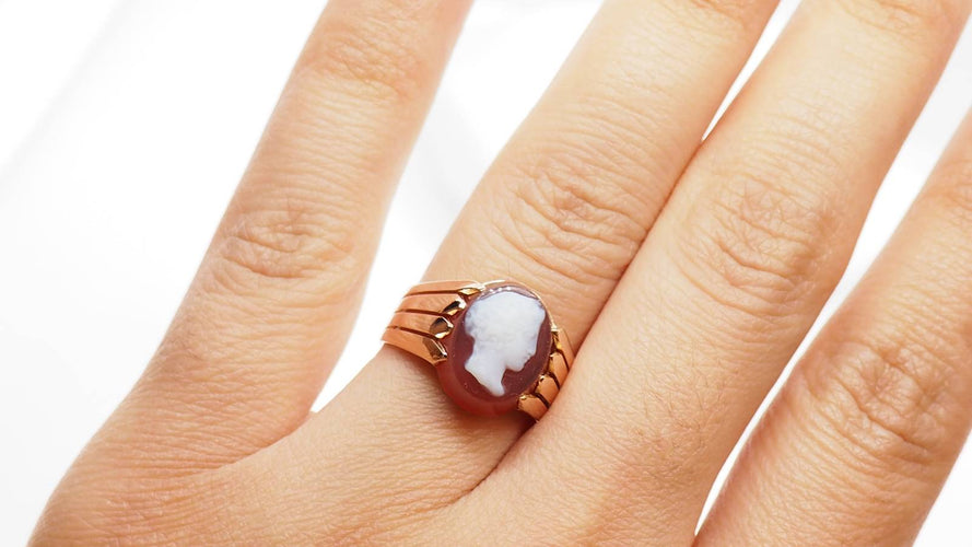 Bague Bague chevalière années 50 en or rose et camée 58 Facettes 30277