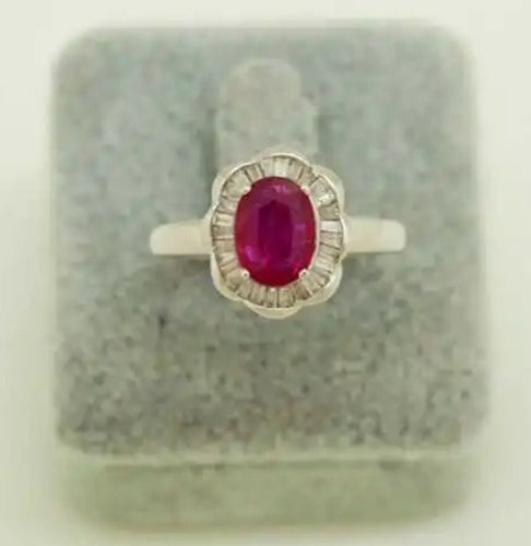 Bague 54 Bague en Or blanc, rubis et de diamants 58 Facettes