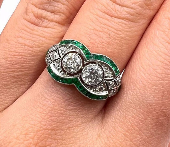 Bague Bague style Art Déco Platine Diamants et Emeraudes. 58 Facettes