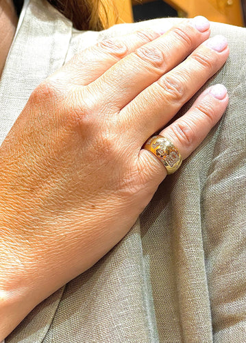 Bague Alliance Bvlgari monogramme diamants, or jaune 18 carats 58 Facettes