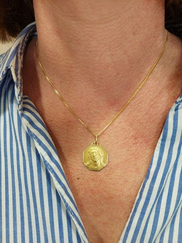 Pendentif Médaille Christ or jaune  Emile Monier 58 Facettes 082491