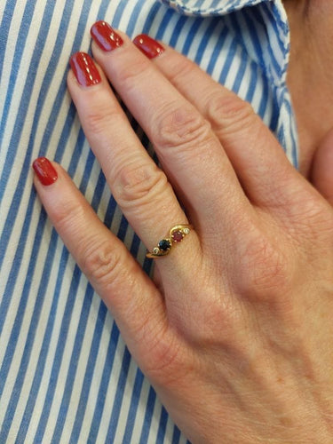 Bague 53 BAGUE MODERNE RUBIS, SAPHIR ET DIAMANTS 58 Facettes 065711