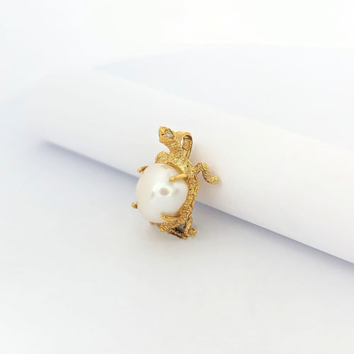 Pendentif Pendentif Animalier or jaune et perle 58 Facettes 27217