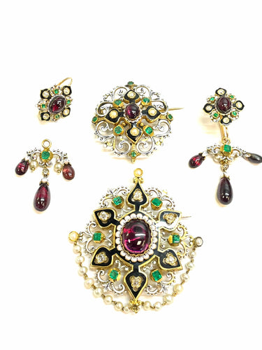 Broche Parure ancienne en or 18 carats néo renaissance 58 Facettes