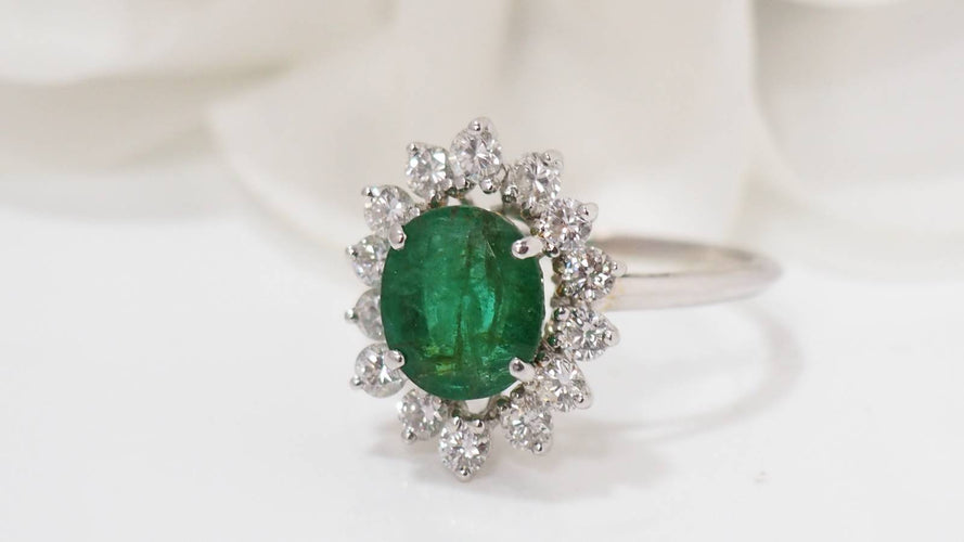 Bague 58.5 Bague marguerite en or blanc; Emeraude et diamants 58 Facettes 31956