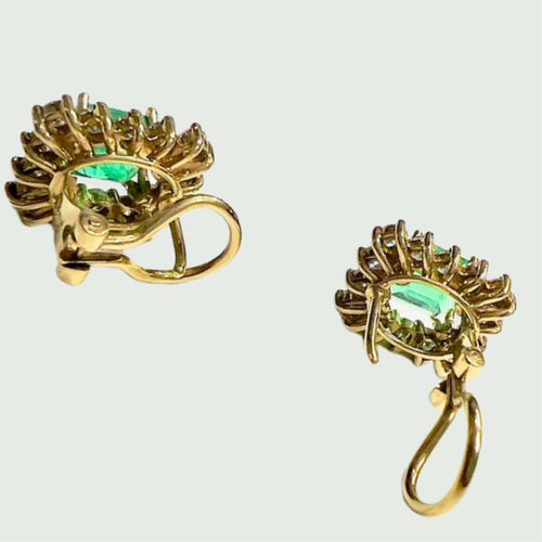 Boucles d'oreilles BOUCLES D'OREILLES EN OR 18 KT de STYLE CLASSIQUE DESIGN RÉTRO avec DIAMANTS et ÉMERAUDES 58 Facettes Q947A