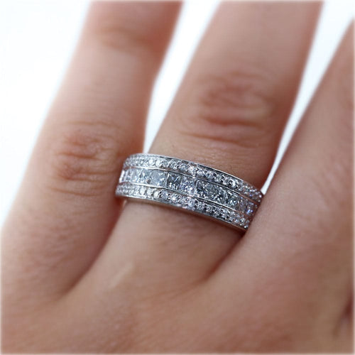 Bague Bague en diamants pavée 3 rangs 58 Facettes