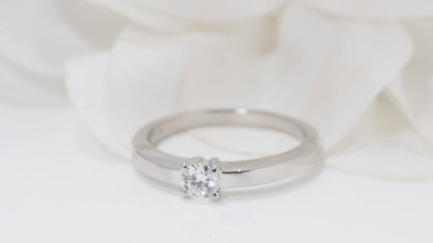 Bague 53 CARTIER - Bague solitaire en platine et diamant 58 Facettes 31997