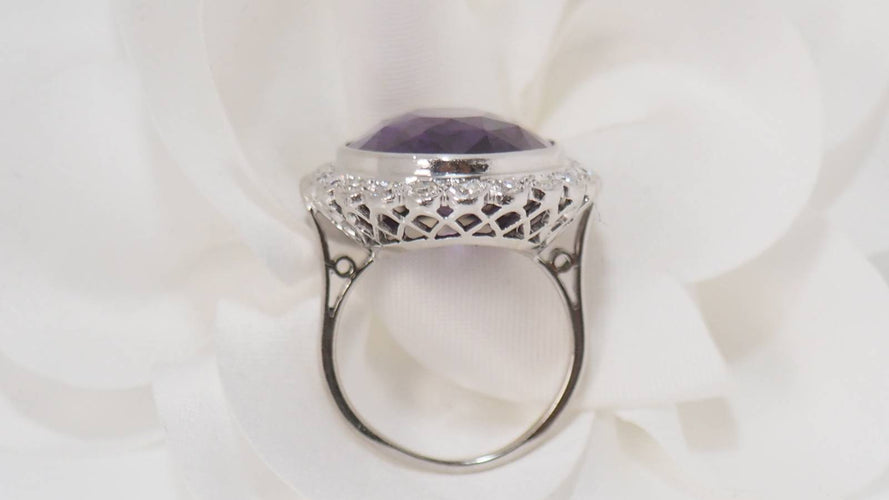 Bague Bague Pompadour or blanc et platine saphir violet et diamants 58 Facettes 31305