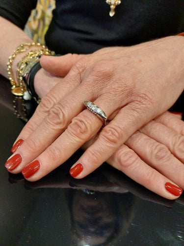 Bague Bague jarretière moderne diamants 58 Facettes 062261