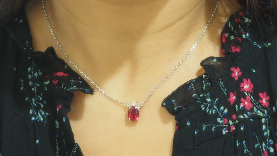 Collier Collier Pendentif or blanc, Rubis ovale et diamant 58 Facettes F4915