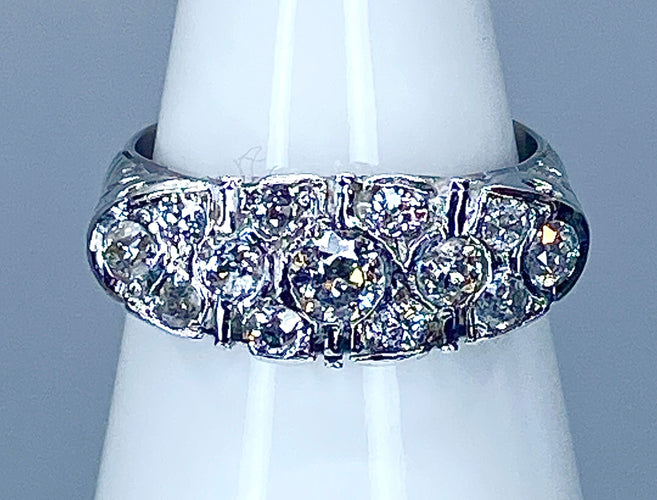 Bague 56 Bague en platine pavée de diamants. Epoque Art Deco. 58 Facettes AB265