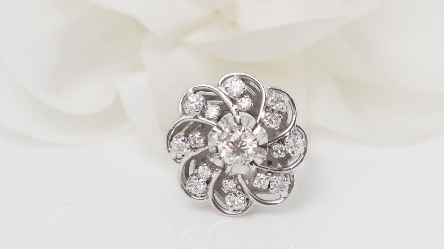 Bague 52 Bague marguerite en or blanc platine et diamants 58 Facettes 32491