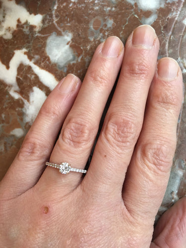 Bague Bague Solitaire Diamant 0.33 Carats Or Gris 58 Facettes BD73