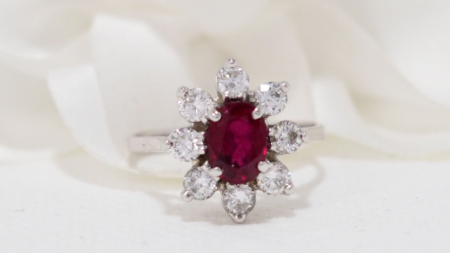 Bague 56 Bague entourage or blanc rubis ovale diamants 58 Facettes 32327