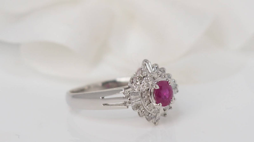 Bague Bague rubis ovale certifié et diamants 58 Facettes 31244