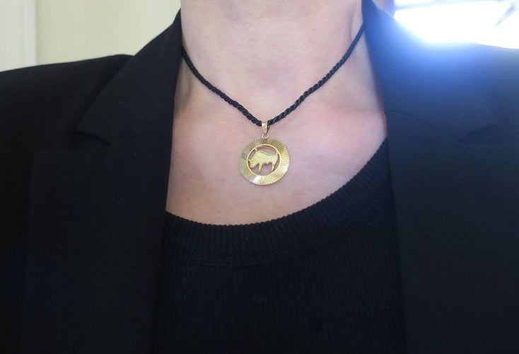 Pendentif Pendentif médaille vintage Zodiaque Taureau or 58 Facettes