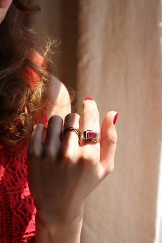 Bague 52 / rubis synthétique Bague Tank chevalière rubis Verneuil 58 Facettes 534