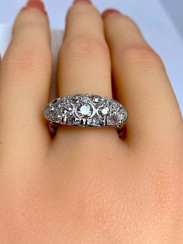 Bague 56 Bague en platine pavée de diamants. Epoque Art Deco. 58 Facettes AB265