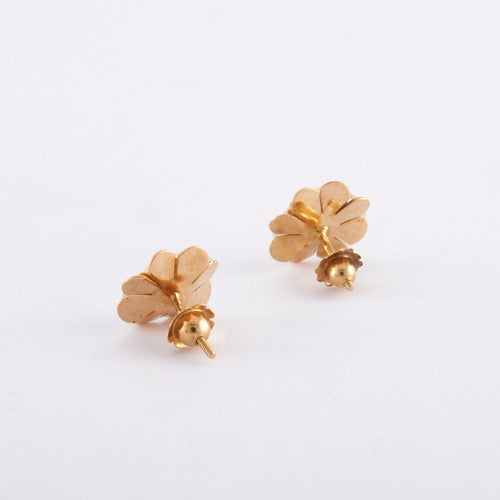 Boucles d'oreilles Paire de boucles d'oreilles fleurs, perle blanche 58 Facettes