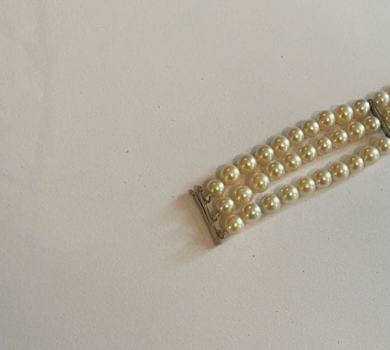 Bracelet Bracelet manchette perles blanches 58 Facettes