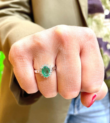 Bague Bague  Emeraude ovale et diamants 58 Facettes