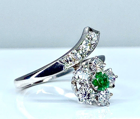 Bague 48 Bague en or blanc 18 carats en émeraude et diamants 58 Facettes AB294