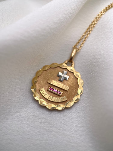 Pendentif Médaille Amour A. Augis Grand modèle 58 Facettes