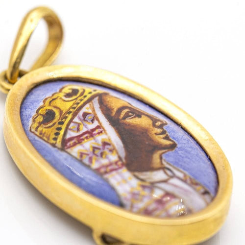 Pendentif Médaille Vierge en Émail de Montserrat en Or Jaune 58 Facettes D359724LF