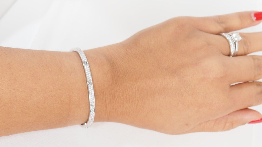 Bracelet 17 Bracelet Cartier Love en or blanc et diamants 58 Facettes 32264