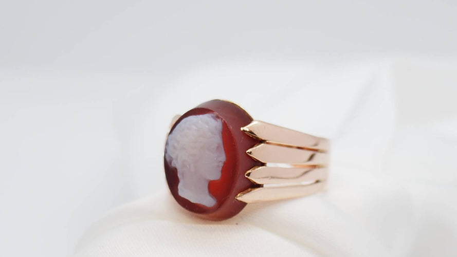 Bague Bague chevalière années 50 en or rose et camée 58 Facettes 30277