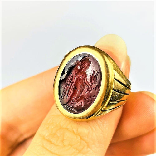 Bague Bague Chevalière Cornaline Rouge Gravée Or jaune 58 Facettes 20400000643