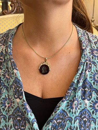 Pendentif Médaillon intaille sur sardoine, XIXème 58 Facettes