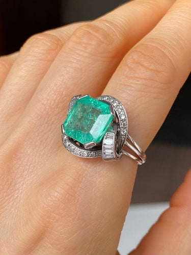 Bague 55 Bague en or blanc 18k sertie d’une émeraude et diamants 58 Facettes