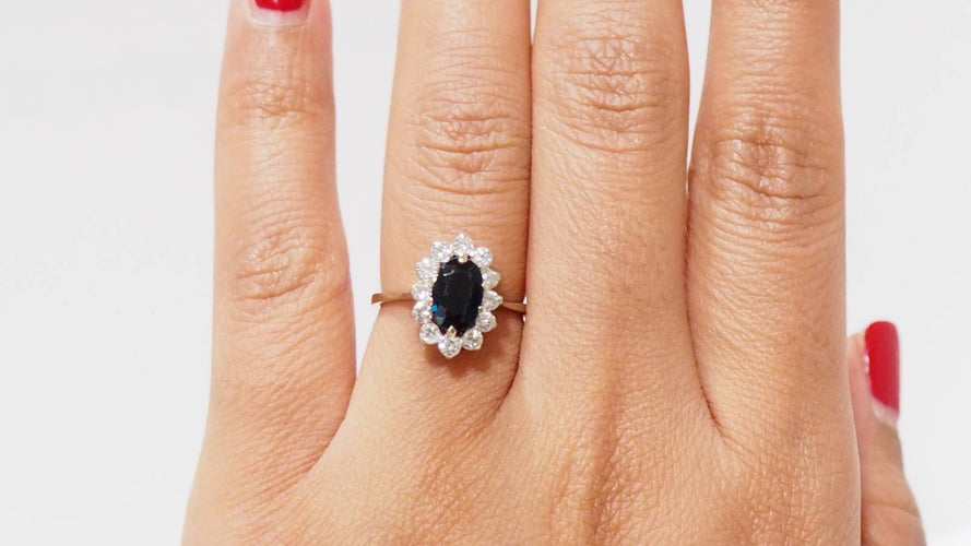 Bague 54 Bague marguerite en or blanc, saphir ovale et diamants 58 Facettes 31322