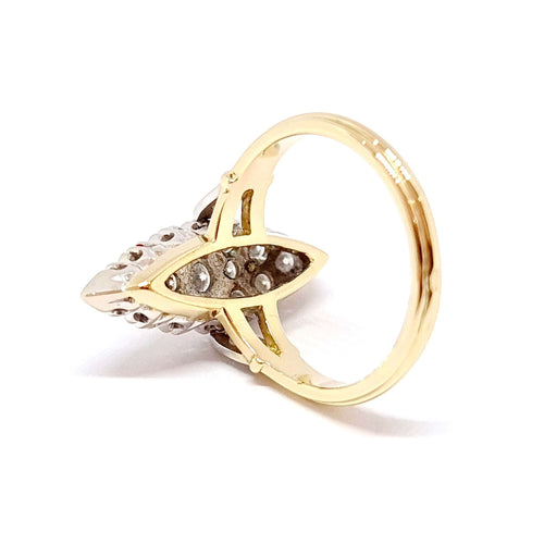 54 Bague marquise deux ors, diamants 58 Facettes