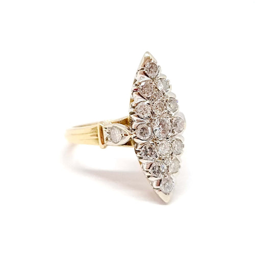 54 Bague marquise deux ors, diamants 58 Facettes