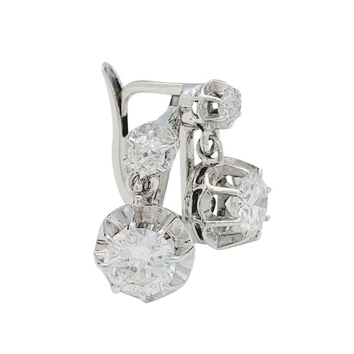 Boucles d'oreilles Dormeuses en platine et diamants. 58 Facettes 30176